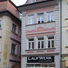 Wohn- und Geschäftshaus