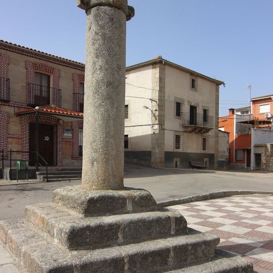 Whipping post, pillory