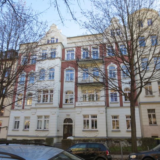 Mietshaus in geschlossener Bebauung mit Vorgarten Franz-Mehring-Straße 6