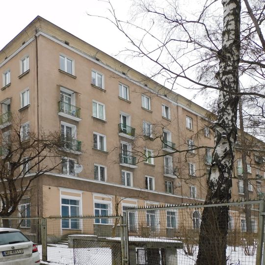 Blok przy ulicy Szczęśliwickiej 33a