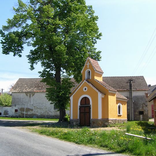 Kaple na návsi ve Velkých heřmanicích