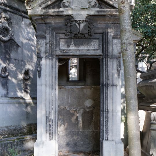 Grave of Le Roux de Mazé