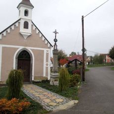 Kříž u kaple v Záhrobí