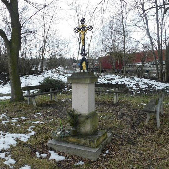 Kříž v Družstevní ulici ve Sloupu