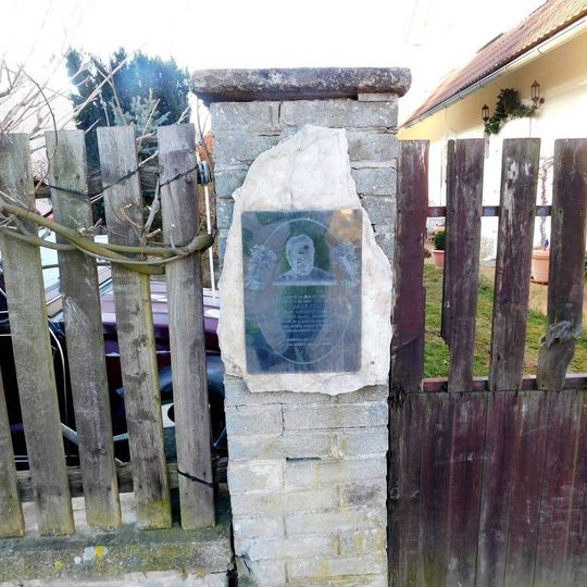 Pamětní deska Otakara Kříže ve Strančicích