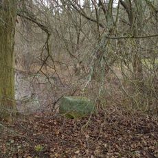 Podstavec u rybníčku v Černé Hati