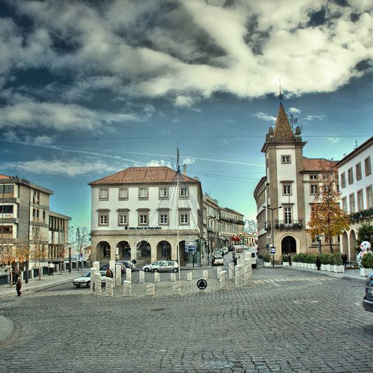 Conjunto arquitetónico composto pelo edifício do Teatro-Cine da Covilhã, pelo edifício da Câmara Municipal da Covilhã, pelo edifício dos CTT e pelo edifício da Caixa Geral de Depósitos