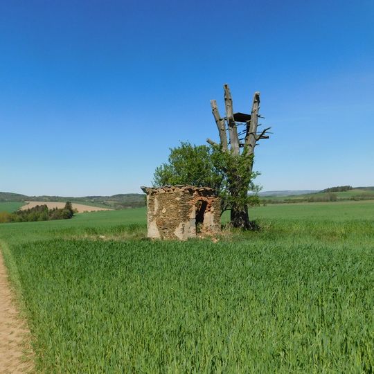 Kaple u zaniklé polní cesty z Kovářova do Čichalova