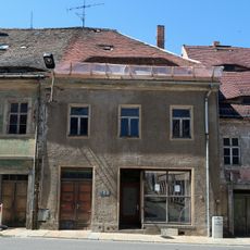 Wohnhaus mit späterem Laden in geschlossener Bebauung Pulsnitzer Straße 34