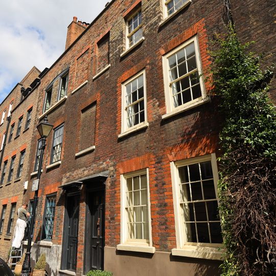 5 And 7, Elder Street E1