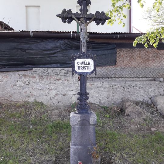 Kříž u křižovatky v Bedřichovicích