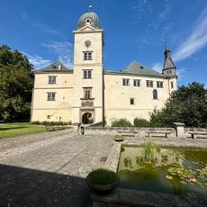 Socha sv. Josefa v zámeckém parku zámku Hrubý Rohozec v Turnově