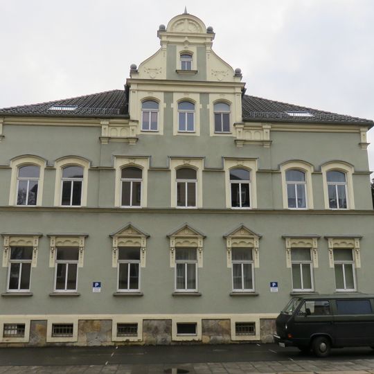 Mietshaus in offener Bebauung Zwickauer Straße 377