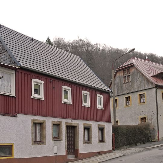 Wohnhaus, annähernd frei stehend Hellendorfer Straße 15