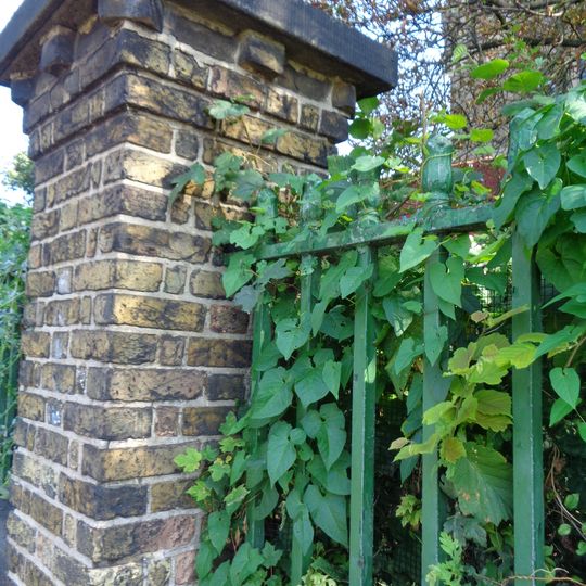 Walls And Railings To Former Metropolitan Water Board Pumping Station; West Side Of Green Lanes From K2 Kiosk North For 15 Bays; East Side Of Green Lanes From Boundary With 212 Green Lanes North For 13 Bays