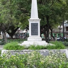 Monumento a los heroes de El Polvorín (obelisk)
