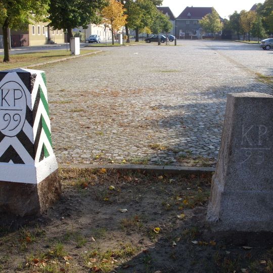 Marktplatz mit Pflasterung und umlaufender Baumpflanzung Am Marktplatz