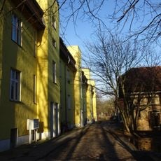 Familienhaus mit zwei Stallgebäuden Marienfelder Allee 173/179