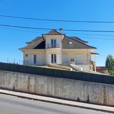 Casa na Rua Maria e Oliveira
