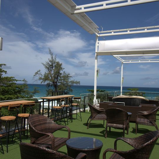 Starz Rooftop Bar & Lounge