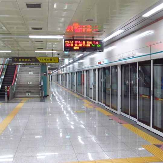 Hakdong·Jeungsimsa Station