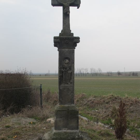 Kříž na východním okraji Třtěna