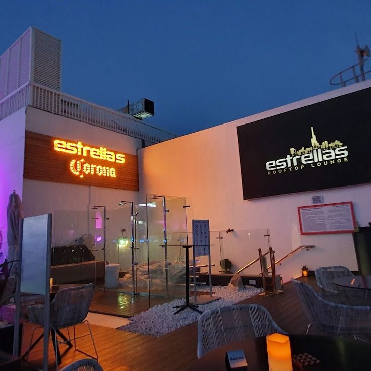 Estrellas Rooftop Lounge
