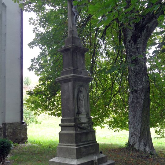 Kříž ve Šléglově před kaplí