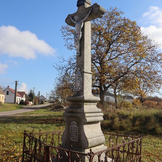 Kříž na jižním okraji Bačic