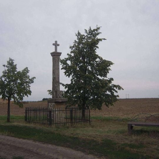 Boží muka při polní cestě z Jenštejna do Dřevčic
