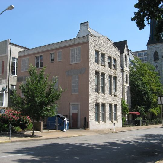 Plaza Square Apartments Historic District