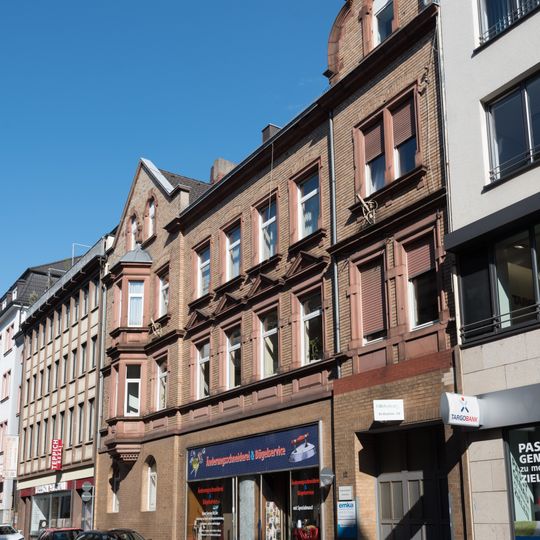 Wohn- und Geschäftshaus