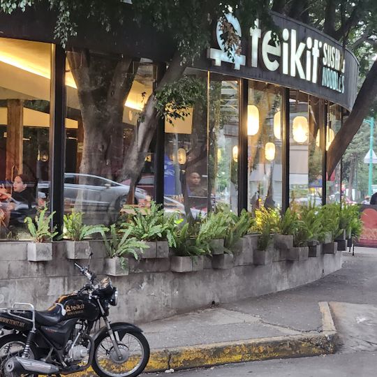 Teikit Sushi & Noodles