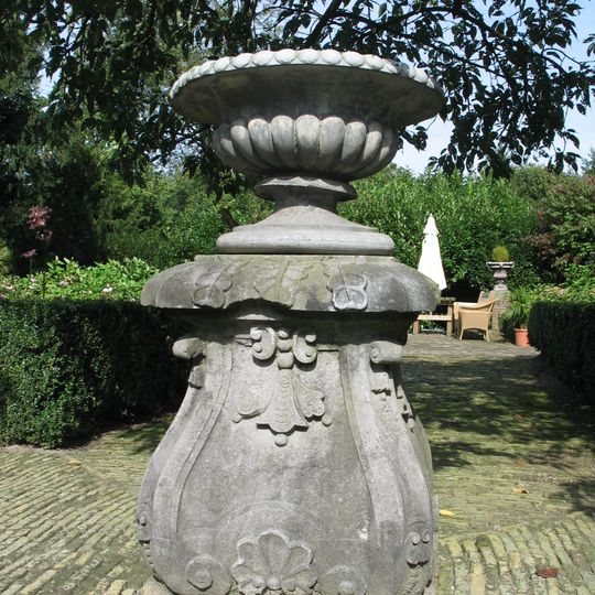 Zuylestein: zinken vaas