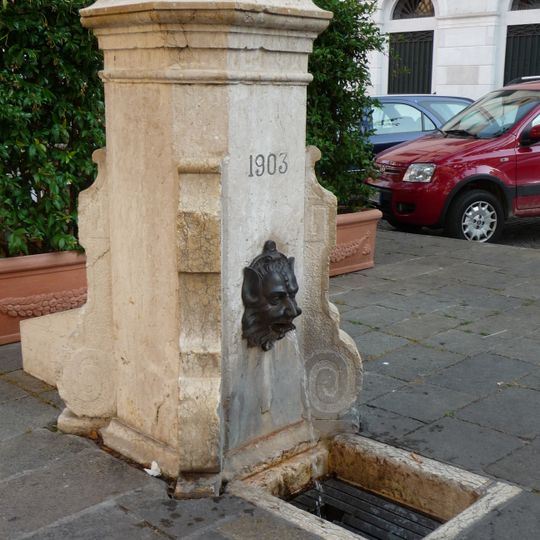 Fontana di piazza Pola