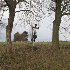 Kříž jižně od Chrbonína na rozcestí