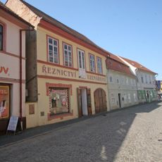 Domy čp. 13, 10, 11