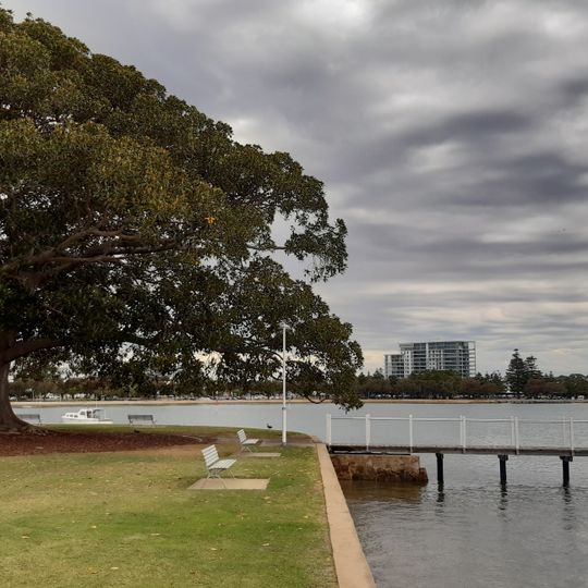 Peninsula Hotel , Boatsheds & Stingray Point