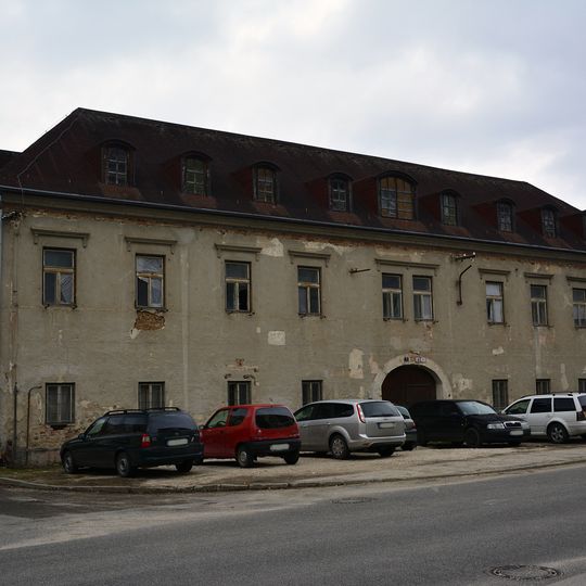 Matras, kasárne, obecný dom