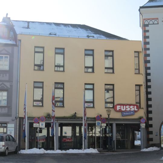 Wohn- und Geschäftshaus