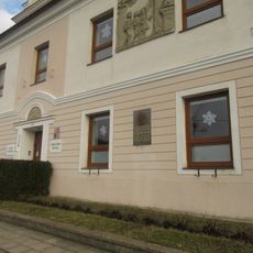 Pamětní deska v Drahanovicích na budově školy