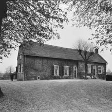 Hoeve "Waalnes" met stal en wagenschuur