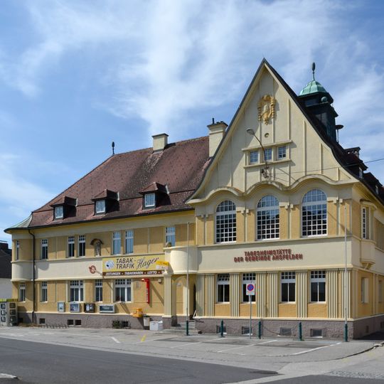 Post und Tagesheimstätte, ehemals Schule, Gemeindeamt