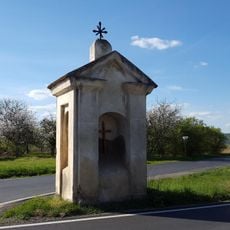 Kaplička u rozcestí nedaleko nádraží Hostomice pod Brdy