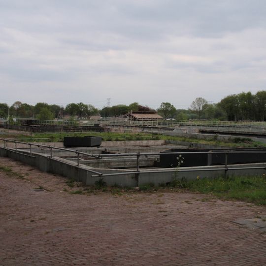 Waterreinigingsinstallatie: bezinkbassin
