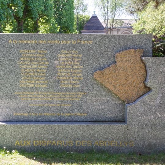 Stèle en mémoire des disparus des Abdellys