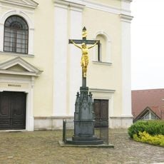 Kříž u kostela svatého Vavřince v Bystřici nad Pernštejnem