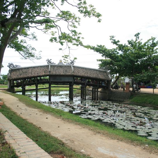 Thanh Toan covered bridge
