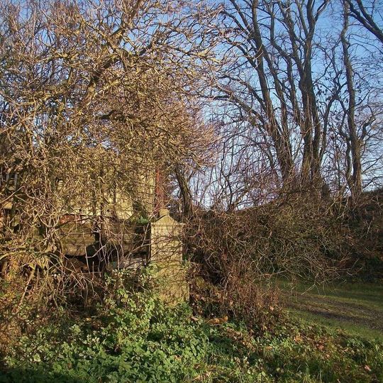 Kříž v Únehlích na svahu