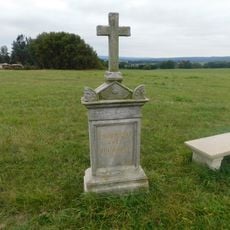 Kříž v lokalitě Na haldě ve Třech Sekerách